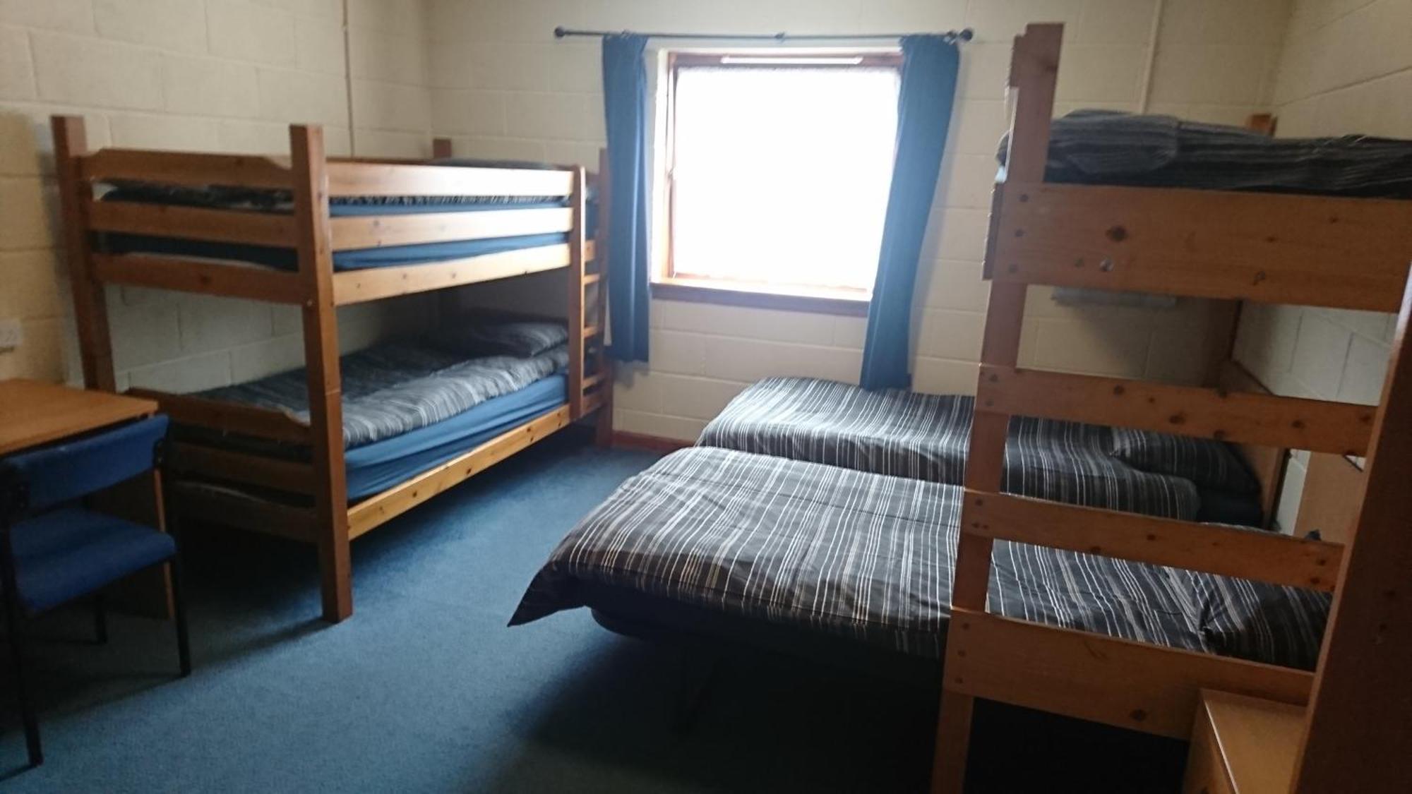 Fsc Dale Fort Hostel الغرفة الصورة